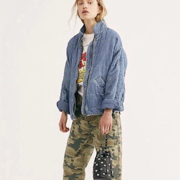 💙🧥 Free People We The Free Quilted Denim Jacket Dolman Oversized Medium - Picture 3 of 14